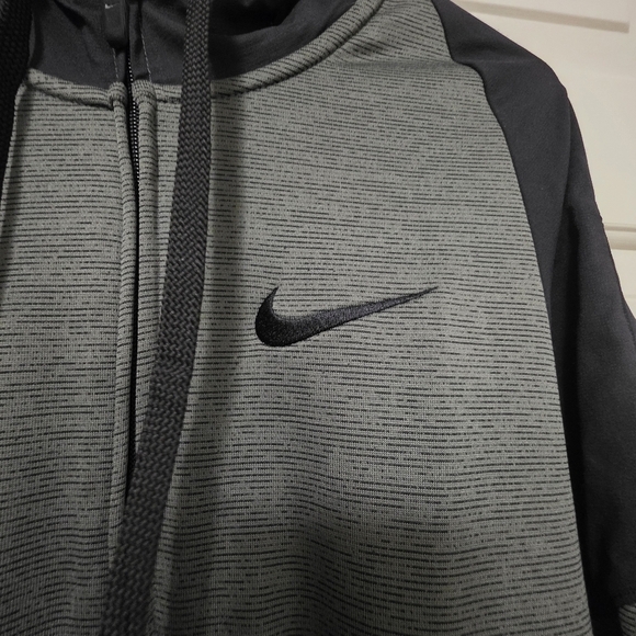 Nike Men's NWT Training Jacket Size Small - Picture 2 of 10